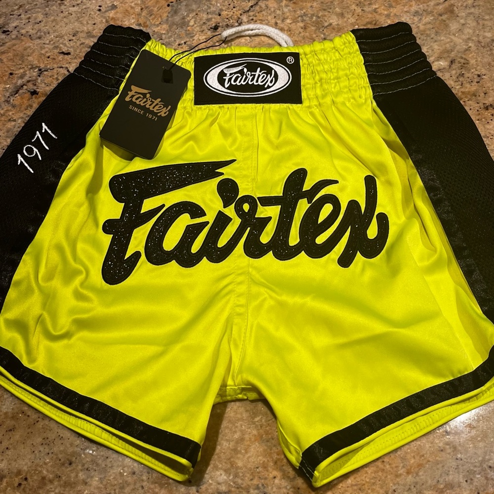 Fairtex Slim cut MUAY Thai shorts NWT-small